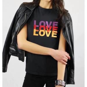 NEW UNSWEETENED love red micro tee in red